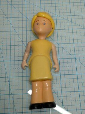 Little Tikes 1989 Vintage  Dollhouse Family Mom Figure Blonde Hair Blue Eyes